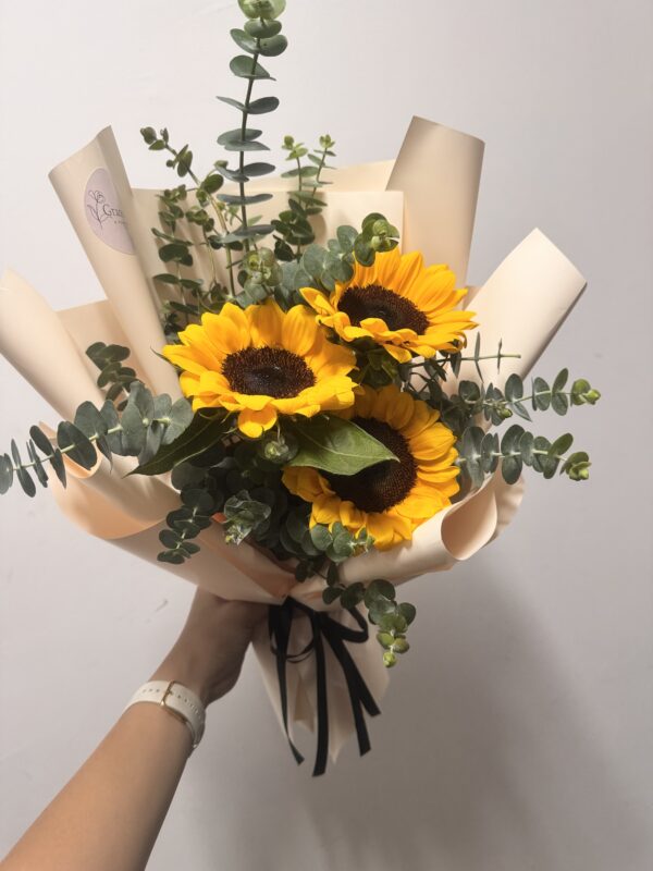 Eliya - Sunflower Bouquet